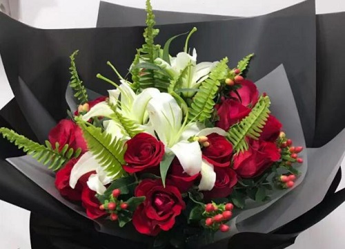 几朵玫瑰跟几朵百合搭配最好 玫瑰百合鲜花代表什么意思